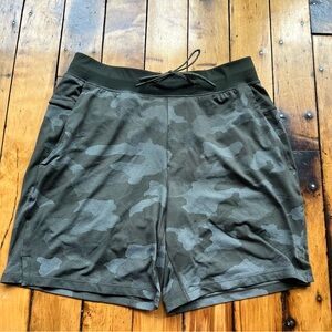 Lululemon Mens Medium Camo Shorts “T.H.E. Short” Linerless Green Gym Performance